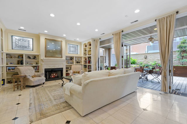 45 E Cedar Street 200