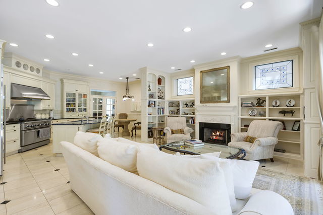 45 E Cedar Street 200