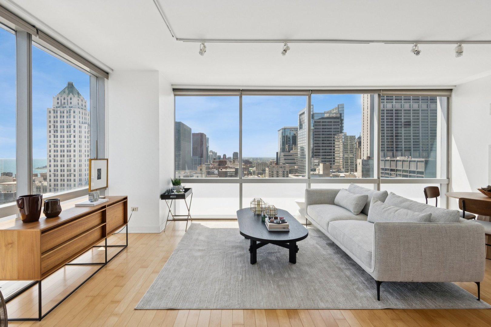 8 E RANDOLPH Street 2904