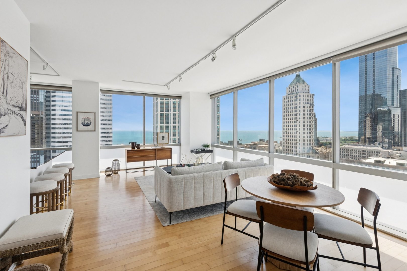 8 E RANDOLPH Street 2904