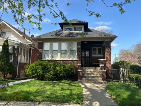 Photo of 8042 S Bennett Avenue, Chicago, IL 60617 (MLS # 12622442)
