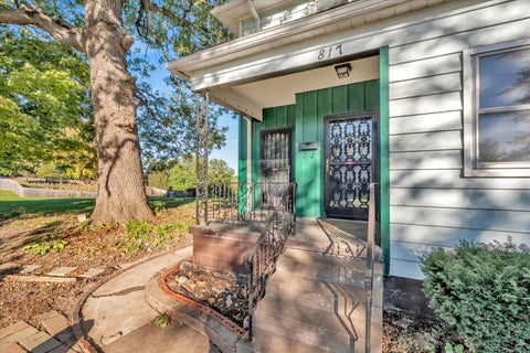 Tiny photo for 817 Farnam Street, Davenport, IA 52803 (MLS # 12789052)