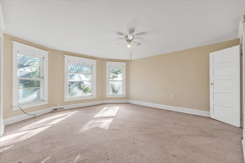 Tiny photo for 817 Farnam Street, Davenport, IA 52803 (MLS # 12789052)