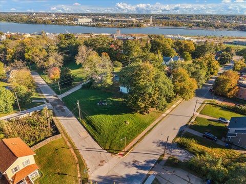 Tiny photo for 817 Farnam Street, Davenport, IA 52803 (MLS # 12789052)