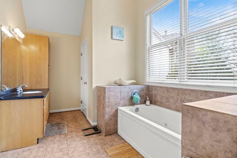 Tiny photo for 816 E Mayfair Road, Arlington Heights, IL 60005 (MLS # 12405467)