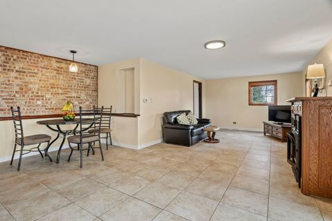 Tiny photo for 816 E Mayfair Road, Arlington Heights, IL 60005 (MLS # 12405467)