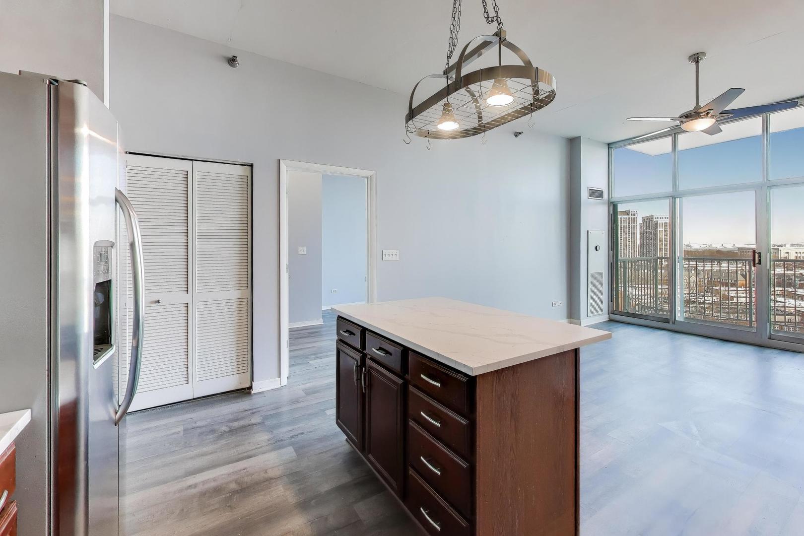 1600 S INDIANA Avenue 1106