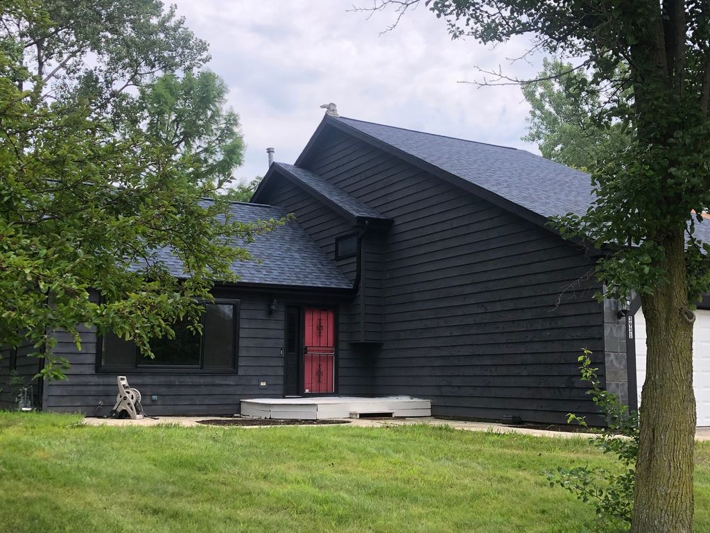 Photo for 3931 Bertrand Lane, Beach Park, IL 60087 (MLS # 12469482)