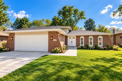 Photo of 11226 S Deerpath Lane, Palos Hills, IL 60465 (MLS # 12788474)
