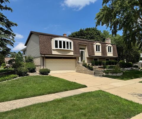 Tiny photo for 416 Trinity Court, Buffalo Grove, IL 60089 (MLS # 12367799)