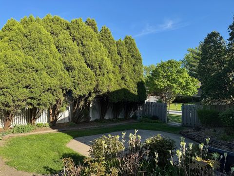 Tiny photo for 416 Trinity Court, Buffalo Grove, IL 60089 (MLS # 12367799)