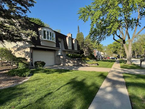 Tiny photo for 416 Trinity Court, Buffalo Grove, IL 60089 (MLS # 12367799)