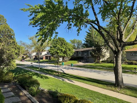 Tiny photo for 416 Trinity Court, Buffalo Grove, IL 60089 (MLS # 12367799)