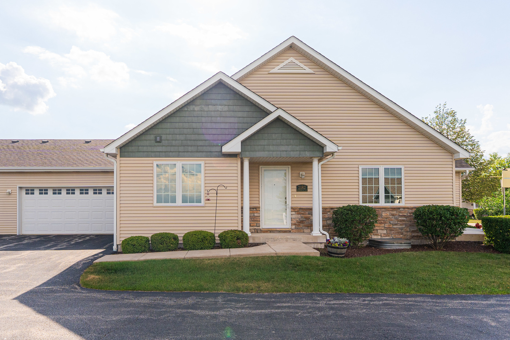 2182 Waterbury Lane E 2182