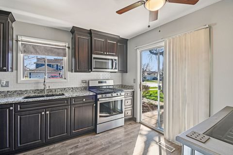 Tiny photo for 2466 BRUNSWICK Circle #D, Woodridge, IL 60517 (MLS # 12607707)