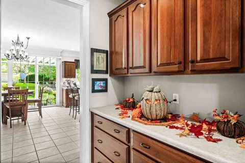 Tiny photo for 3 Strawberry Road, Bloomington, IL 61704 (MLS # 12492772)