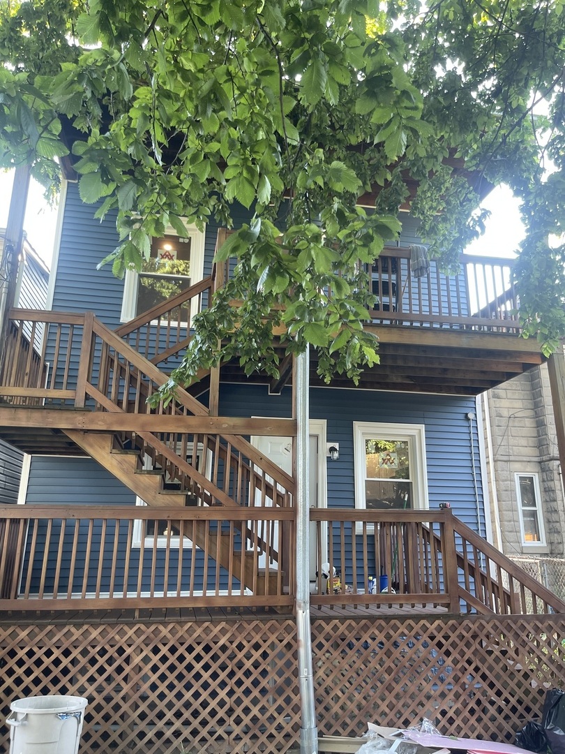 435 N Leclaire Avenue