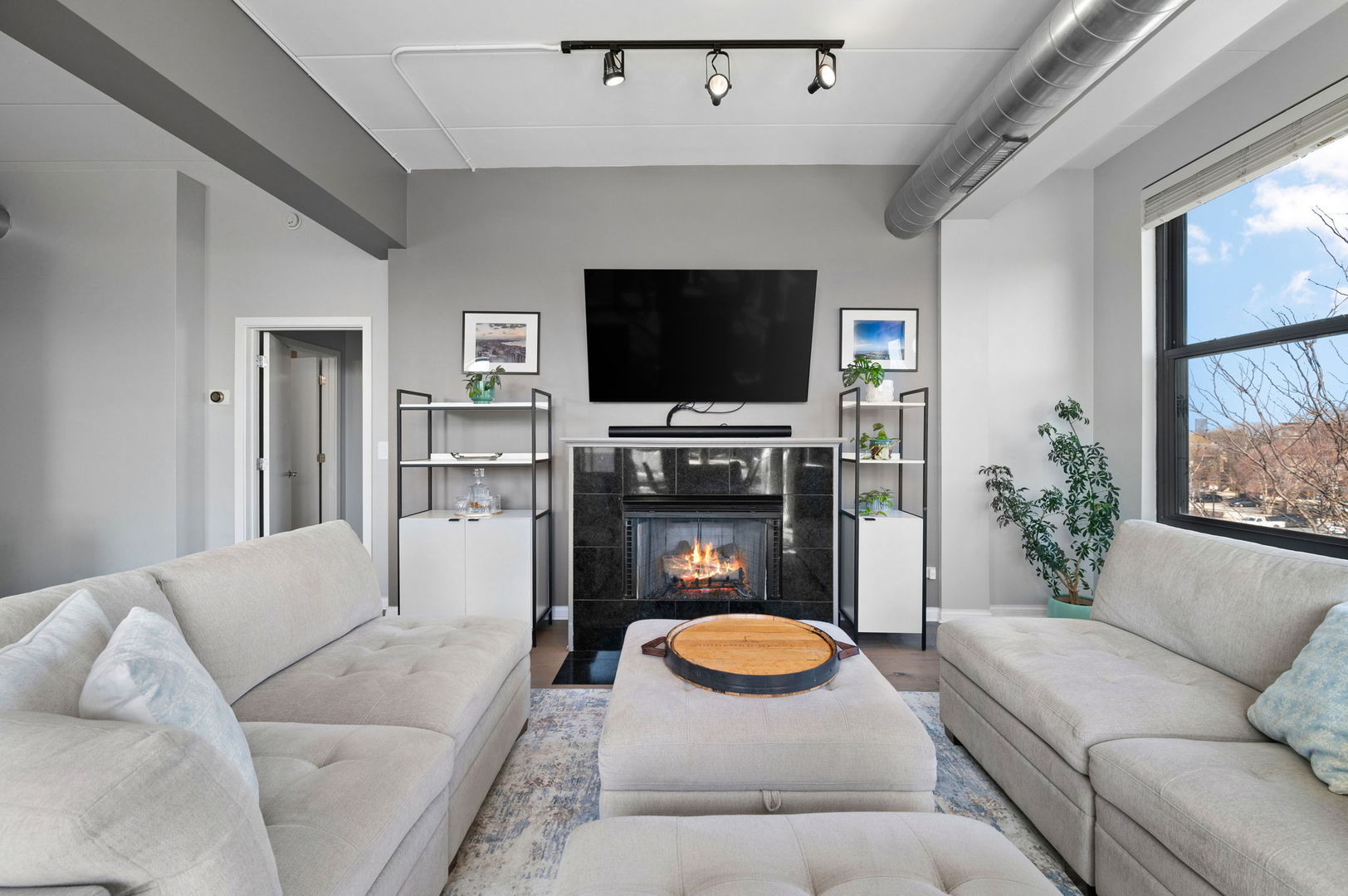 3944 N CLAREMONT Avenue 408