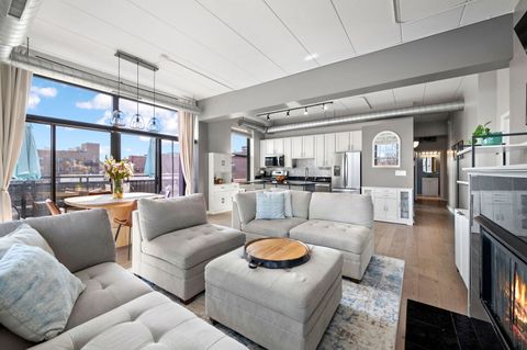 Tiny photo for 3944 N CLAREMONT Avenue #408, Chicago, IL 60618 (MLS # 12595063)