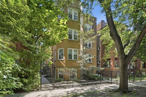 Photo of 1733 W Catalpa Avenue #1, Chicago, IL 60640 (MLS # 12706724)