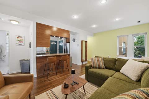 Tiny photo for 1733 W Catalpa Avenue #1, Chicago, IL 60640 (MLS # 12706724)
