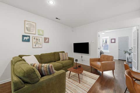 Tiny photo for 1733 W Catalpa Avenue #1, Chicago, IL 60640 (MLS # 12706724)