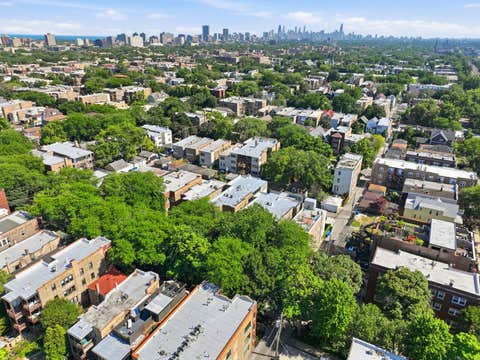 Tiny photo for 1733 W Catalpa Avenue #1, Chicago, IL 60640 (MLS # 12706724)