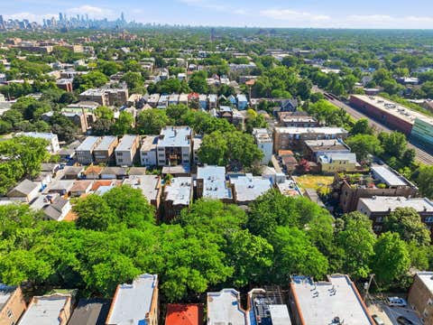 Tiny photo for 1733 W Catalpa Avenue #1, Chicago, IL 60640 (MLS # 12706724)