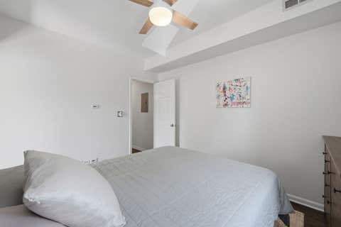 Tiny photo for 1733 W Catalpa Avenue #1, Chicago, IL 60640 (MLS # 12706724)