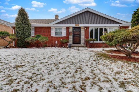 Tiny photo for 7513 W Ainslie Street, Harwood Heights, IL 60706 (MLS # 12542012)