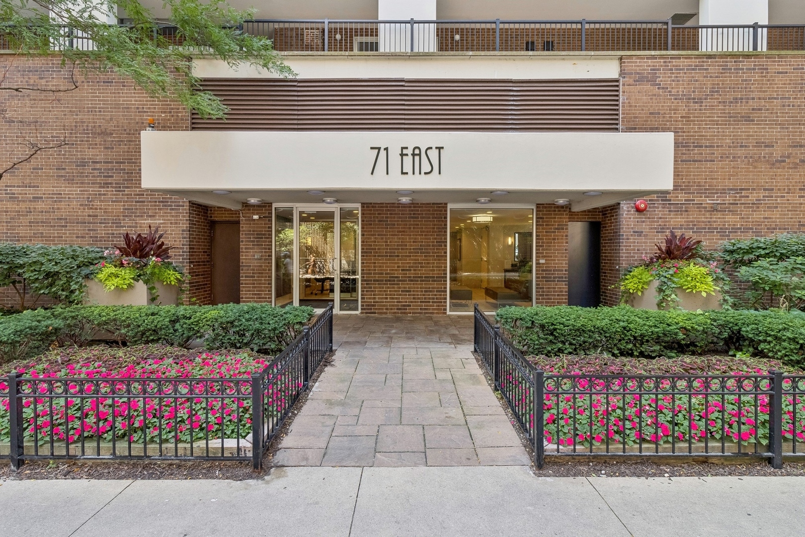 71 E Division Street 1601