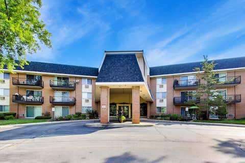 Photo of 1198 Royal Glen Drive #114B, Glen Ellyn, IL 60137 (MLS # 12716628)