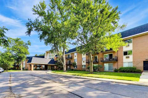 Tiny photo for 1198 Royal Glen Drive #114B, Glen Ellyn, IL 60137 (MLS # 12716628)