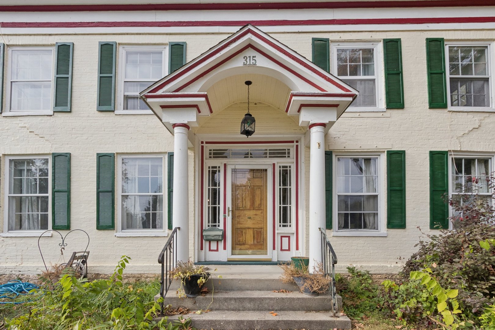 315 W Hurlbut Avenue