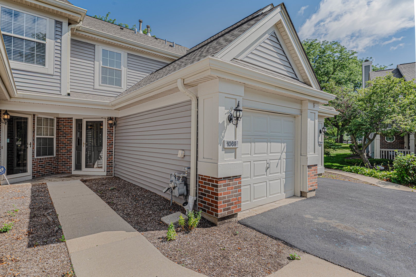 1069 Talbots Lane 0