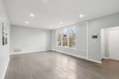 Tiny photo for 926 Braemar Road, Flossmoor, IL 60422 (MLS # 12592672)