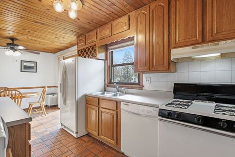 Tiny photo for 98 Cedar Drive, Crystal Lake, IL 60014 (MLS # 12616639)