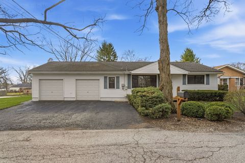 Photo of 98 Cedar Drive, Crystal Lake, IL 60014 (MLS # 12616639)