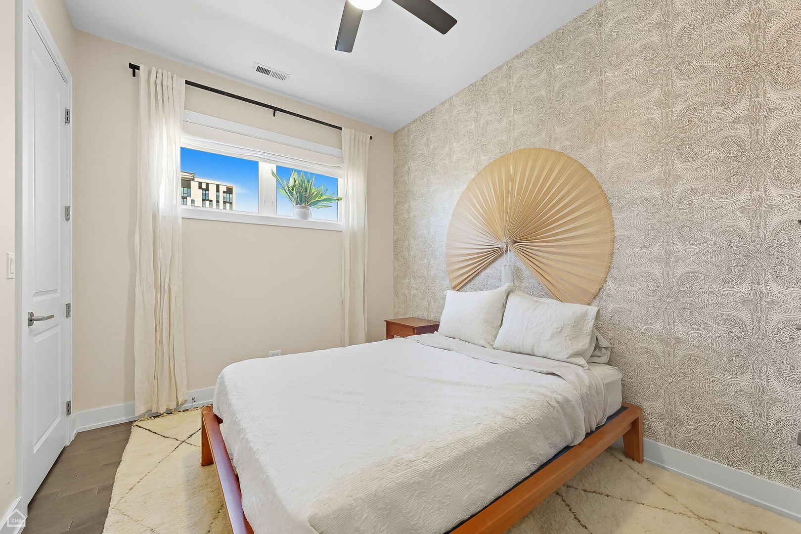 Chicago, Illinois 60622, United States, 3 Bedrooms Bedrooms, ,2 BathroomsBathrooms,Residential,Contingent,212406