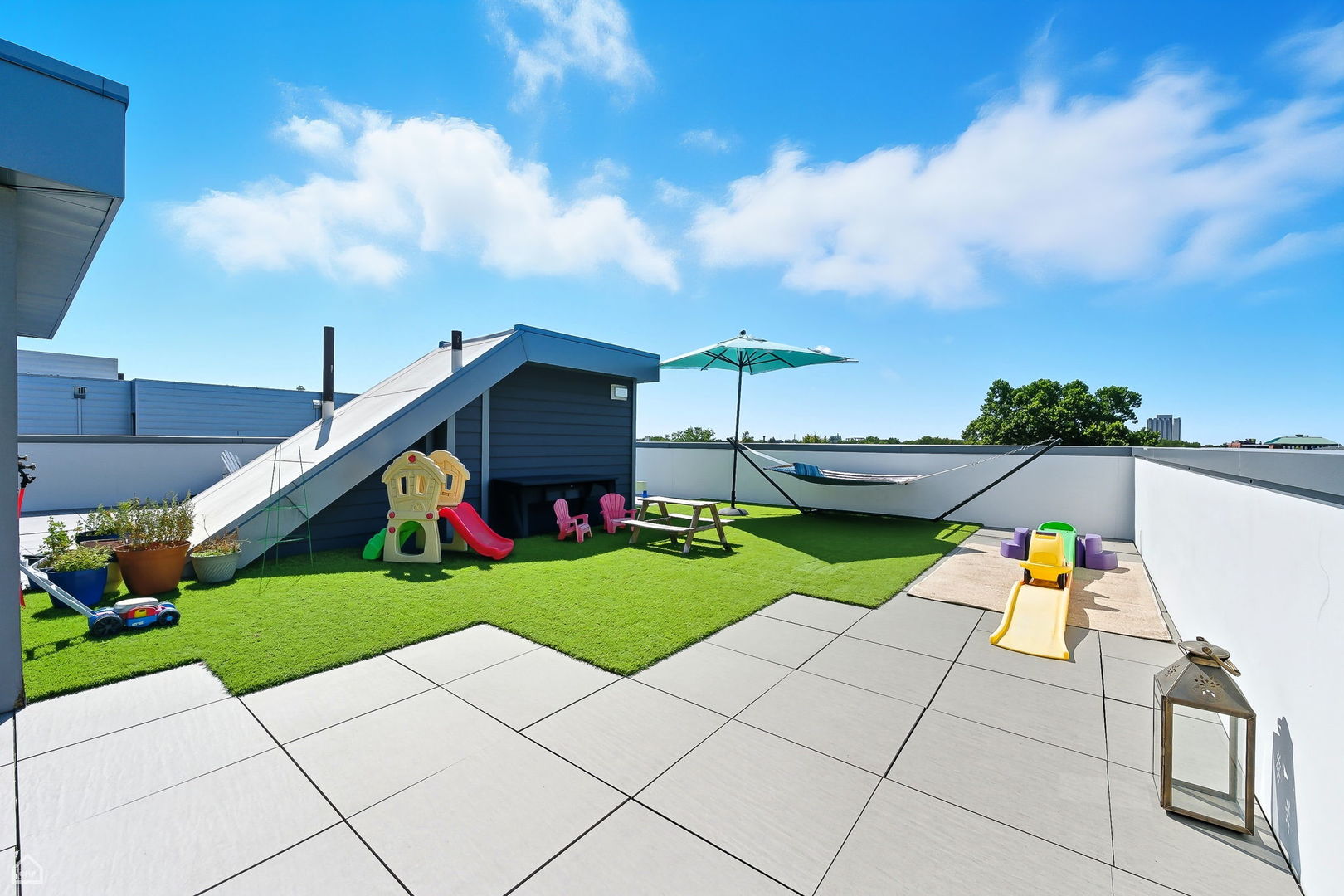 Chicago, Illinois 60622, United States, 3 Bedrooms Bedrooms, ,2 BathroomsBathrooms,Residential,Contingent,212406