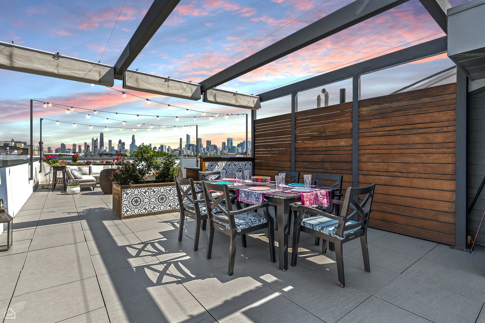 Chicago, Illinois 60622, United States, 3 Bedrooms Bedrooms, ,2 BathroomsBathrooms,Residential,Contingent,212406