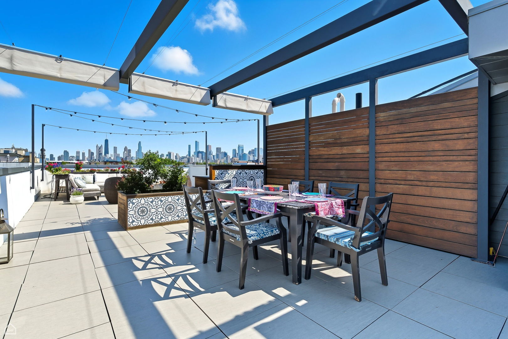 Chicago, Illinois 60622, United States, 3 Bedrooms Bedrooms, ,2 BathroomsBathrooms,Residential,Contingent,212406