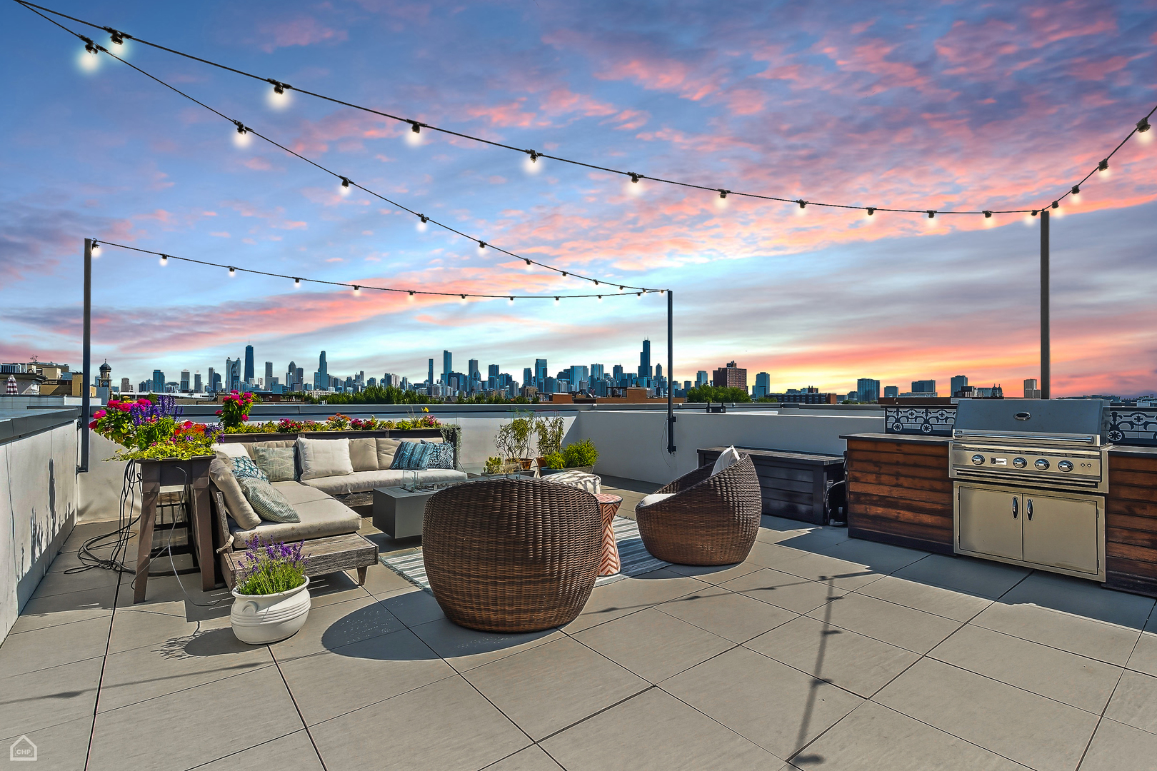 Chicago, Illinois 60622, United States, 3 Bedrooms Bedrooms, ,2 BathroomsBathrooms,Residential,Contingent,212406