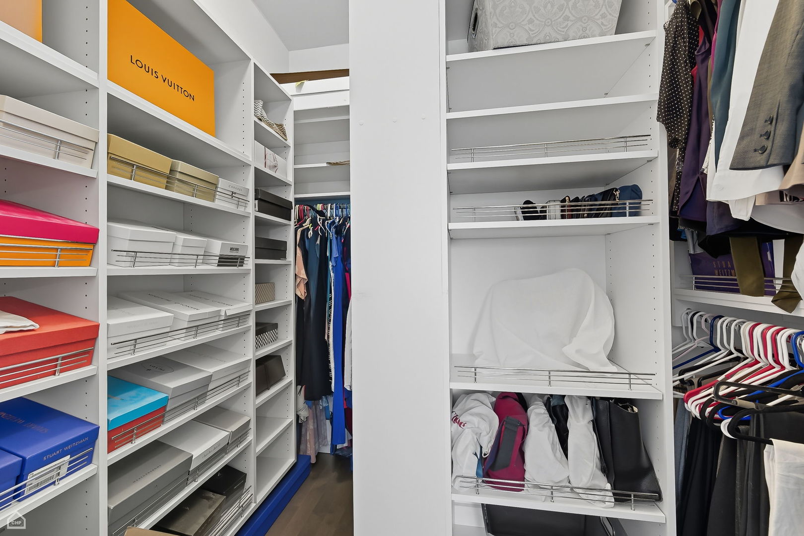 Chicago, Illinois 60622, United States, 3 Bedrooms Bedrooms, ,2 BathroomsBathrooms,Residential,Contingent,212406