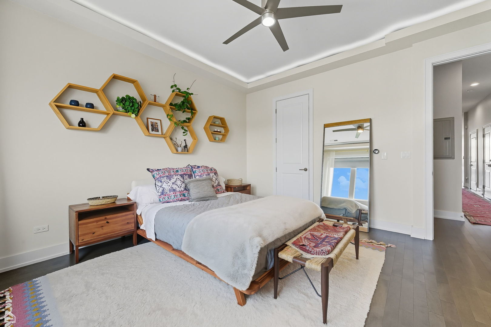 Chicago, Illinois 60622, United States, 3 Bedrooms Bedrooms, ,2 BathroomsBathrooms,Residential,Contingent,212406