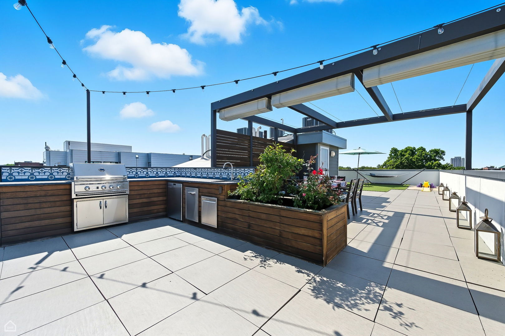 Chicago, Illinois 60622, United States, 3 Bedrooms Bedrooms, ,2 BathroomsBathrooms,Residential,Contingent,212406