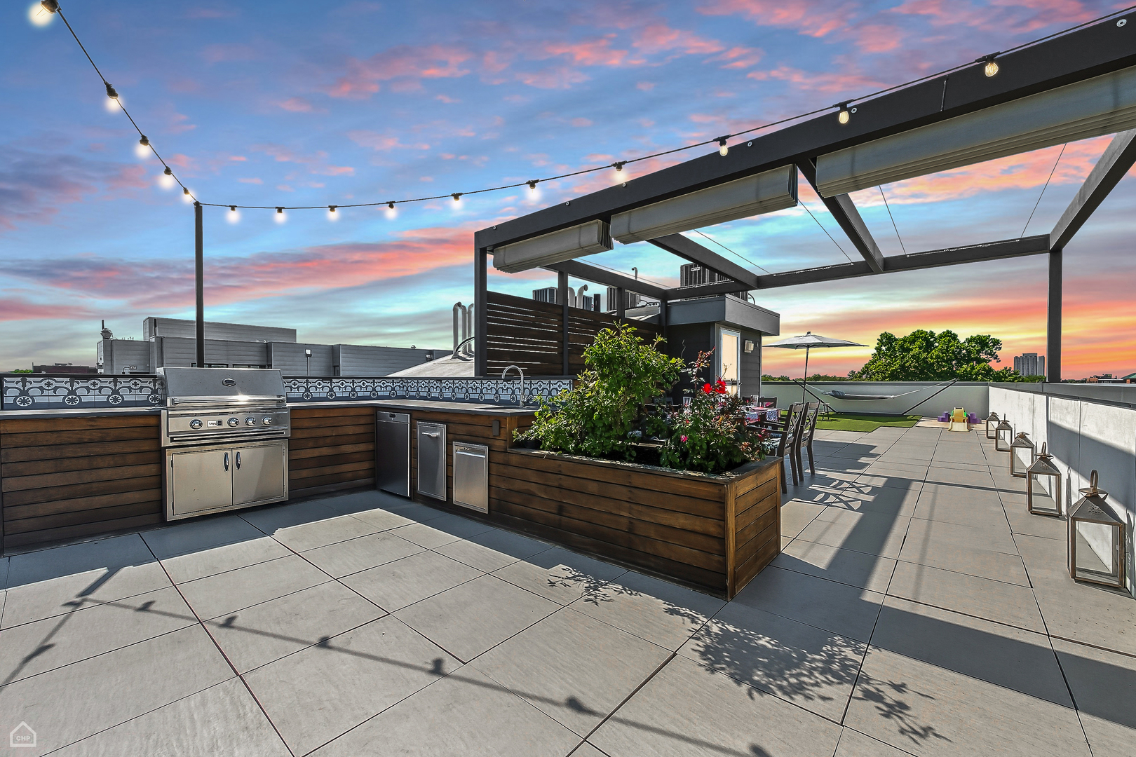 Chicago, Illinois 60622, United States, 3 Bedrooms Bedrooms, ,2 BathroomsBathrooms,Residential,Contingent,212406