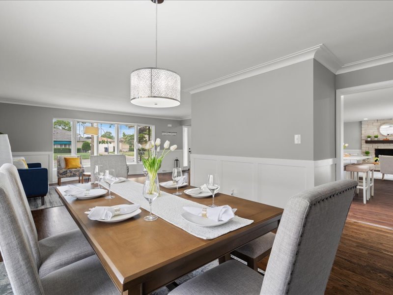 9526 S Kilbourn Avenue