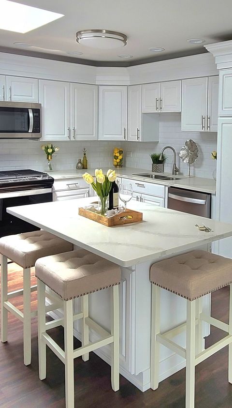 Tiny photo for 9526 S Kilbourn Avenue, Oak Lawn, IL 60453 (MLS # 12518030)