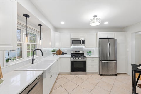 Tiny photo for 123 E Columbia Avenue, Elmhurst, IL 60126 (MLS # 12727558)